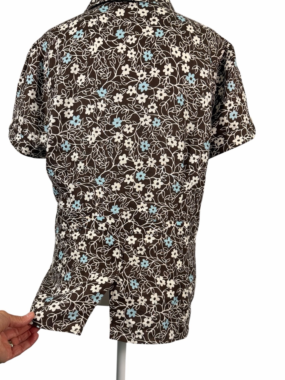 Kim Rogers Brown Linen blue& white Floral Button-Up Shirt Size M Casual chic - Picture 7 of 11